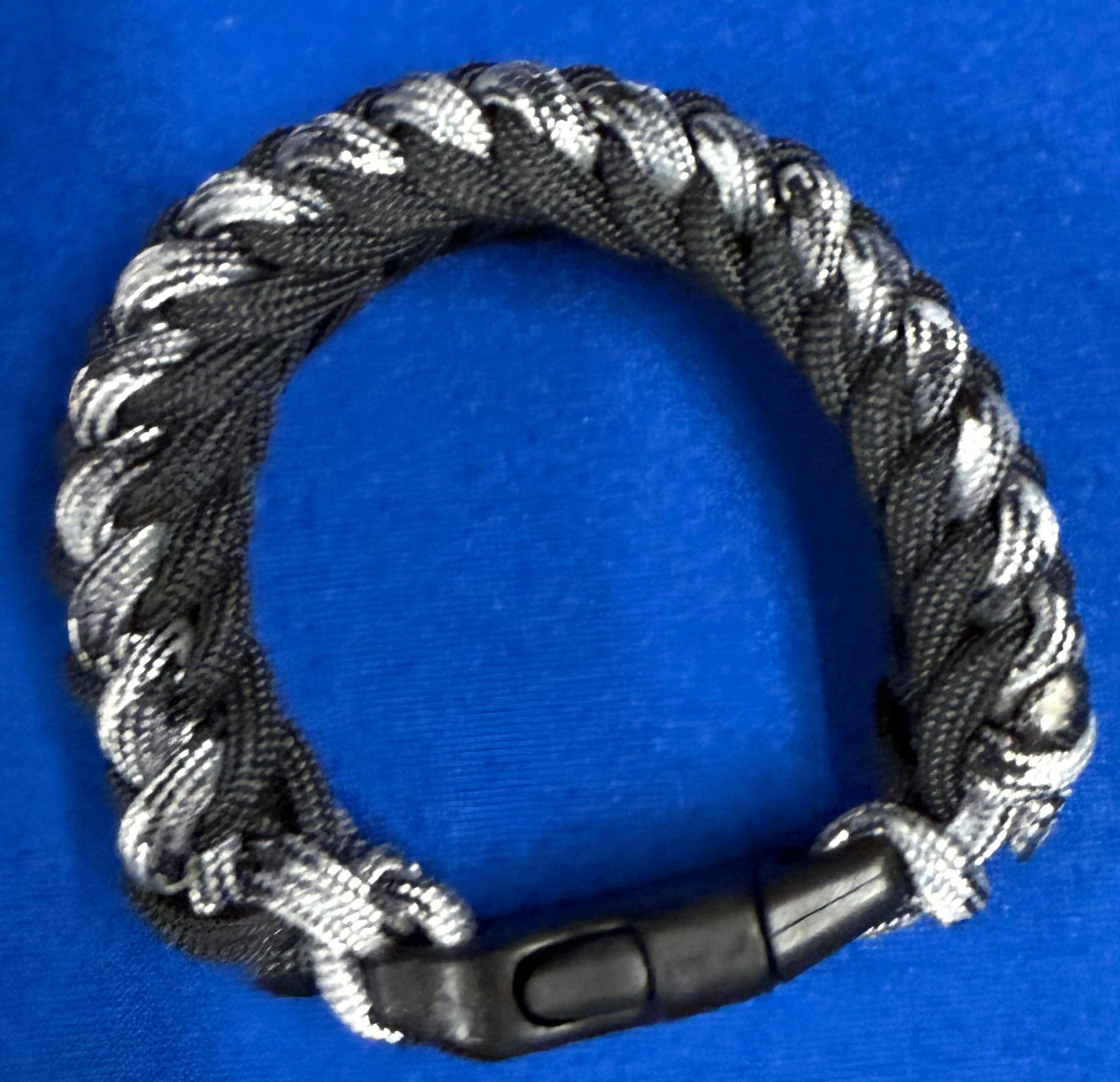 Bracelets - Paracord
